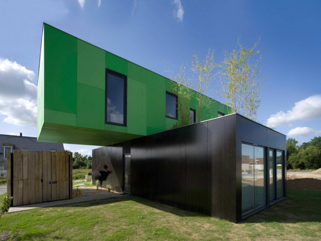Une combinaison intéressante de couleurs dans la conception d'une maison en conteneur