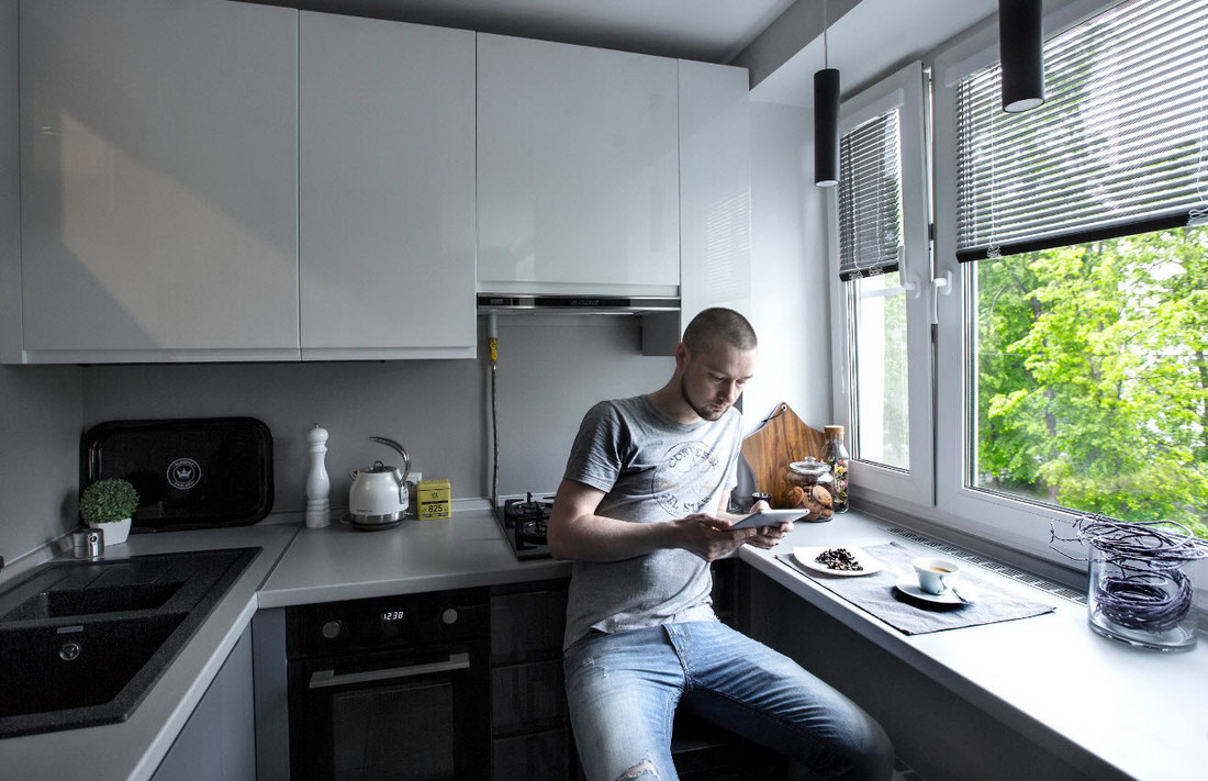 Le rebord de la fenêtre et le comptoir dans la cuisine: idées et mise en œuvre