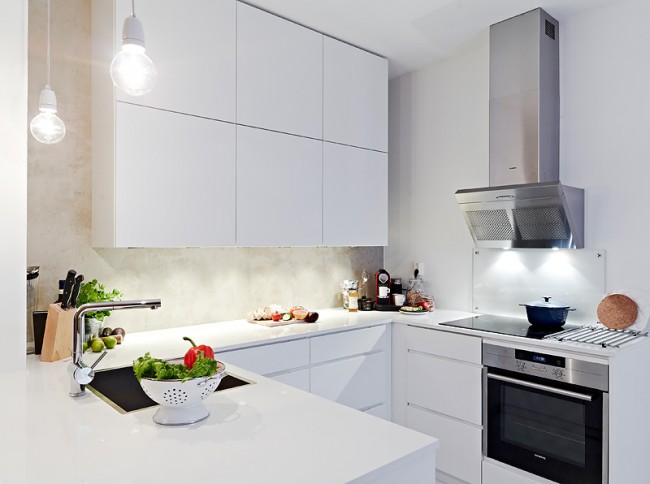 Même une petite cuisine sera belle et élégante si vous réfléchissez correctement à sa rénovation. 