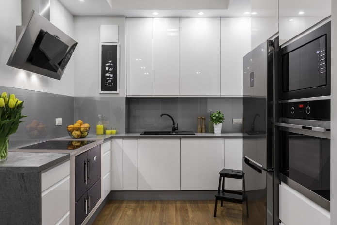 intérieur de cuisine dans des couleurs grises et blanches