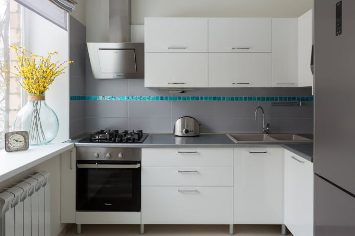 intérieur de cuisine dans des couleurs grises et blanches