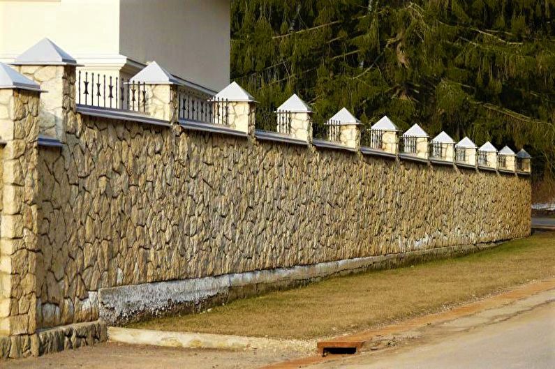 Clôture en pierre pour une maison privée - photo