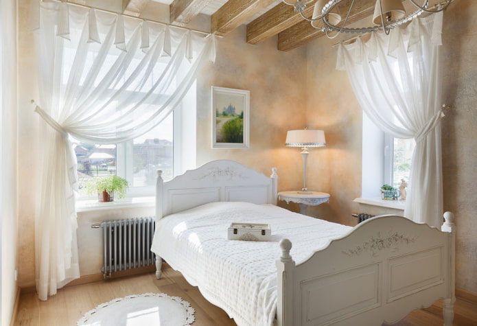 meubles à l'intérieur de la chambre dans le style provençal