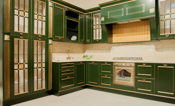 intérieur de cuisine dans les tons beige et vert