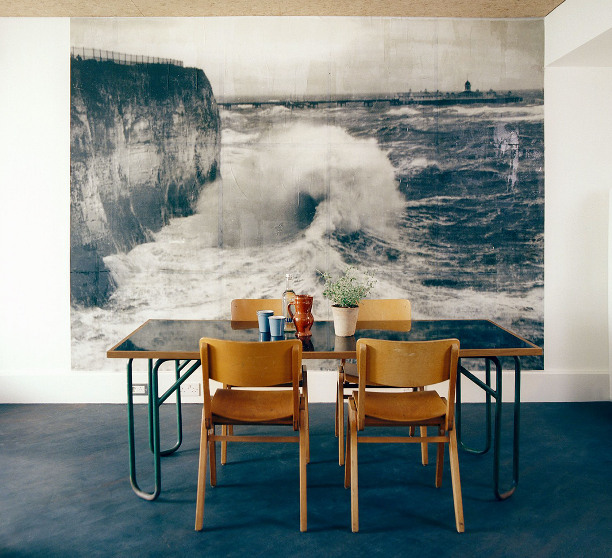 Des photos murales fascinantes avec l'image d'une vague de mer deviendront l'accent principal de votre cuisine