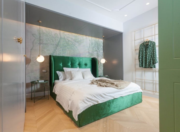 lit vert à l'intérieur de la chambre