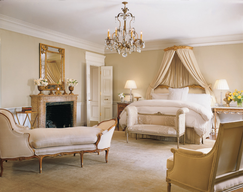 Les éléments décoratifs plaqués or ajoutent une touche de luxe à votre intérieur