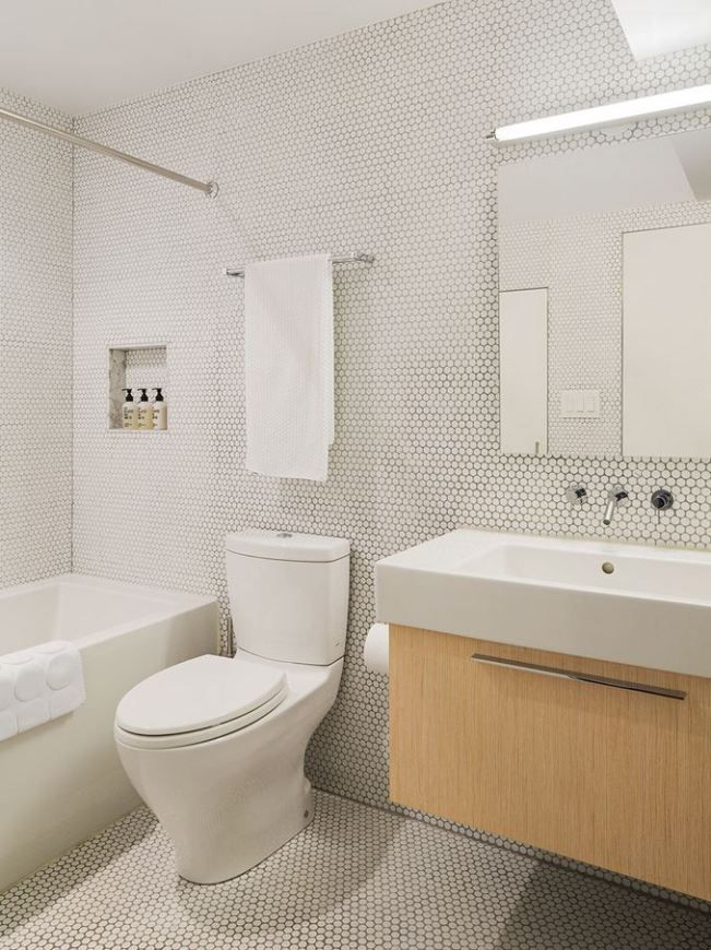 L'utilisation de petits carreaux dans la conception d'une salle de bain