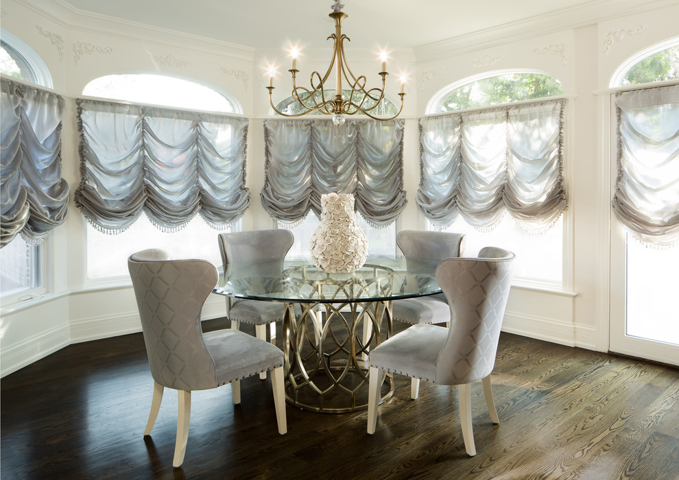 Actuellement, les concepteurs utilisent les rideaux français comme un outil pour ajouter un luxe aristocratique et une solennité à la pièce.