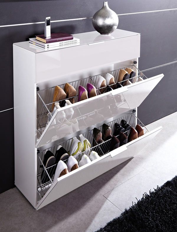 Une version plus parfaite de l'étagère à chaussures est une armoire à chaussures mince