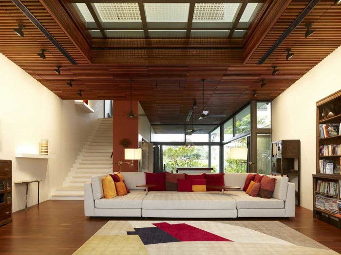 En utilisant du bois, vous pouvez créer des plafonds à plusieurs niveaux