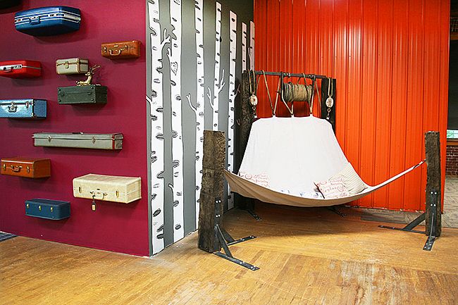 Le lit hamac a un design personnalisé dans un style éclectique