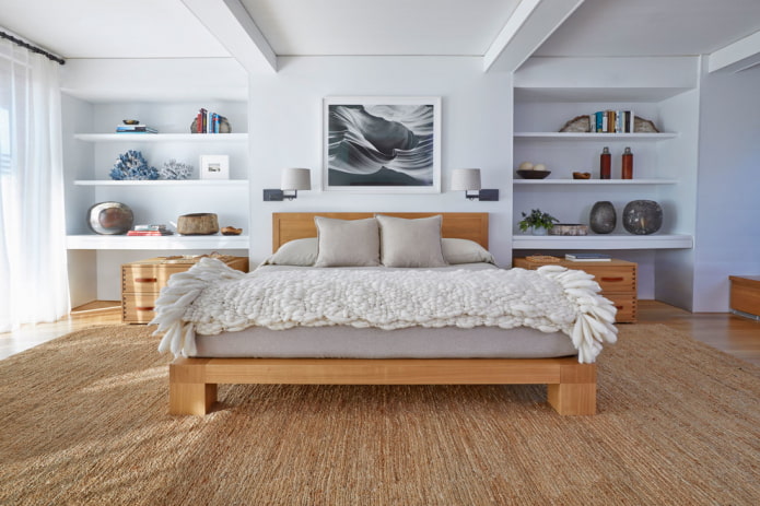lit en bois à l'intérieur