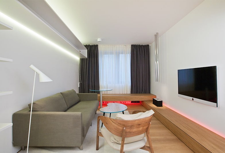 Salon design 18 m²  dans le style du minimalisme