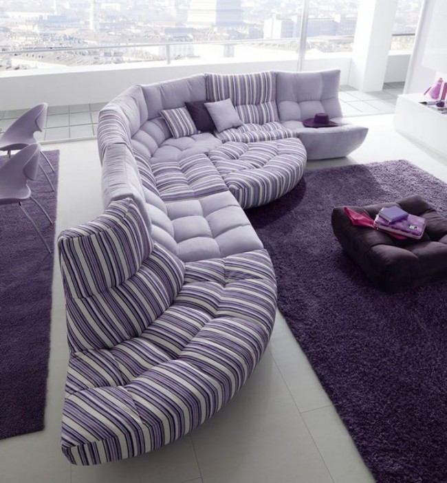 Le violet et le lilas sont une excellente combinaison qui crée un intérieur délicat et romantique 