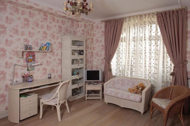 Papier peint de style provençal romantique léger et délicat adapté à une chambre d'enfant