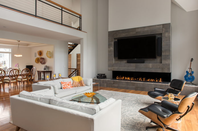 cheminée et télévision à l'intérieur du salon dans un style moderne