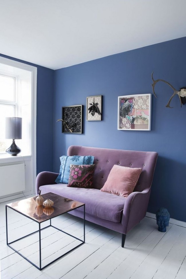 Un intérieur élégant peut être obtenu en utilisant un schéma de couleurs similaire, c'est-à-dire  combinaison de lavande avec différentes nuances de couleurs violettes et lilas de différentes saturations