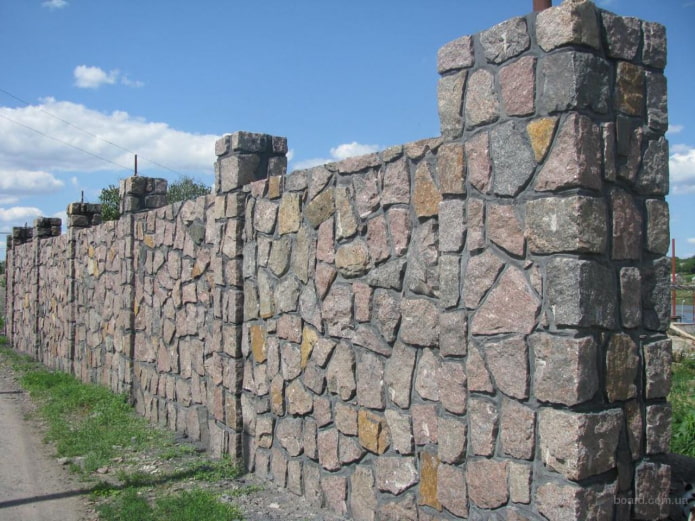 clôture en pierre et béton