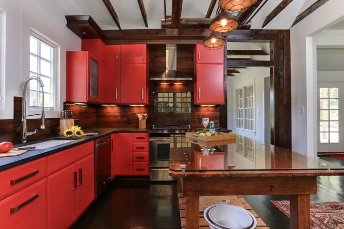 intérieur de cuisine dans des tons rouge-brun
