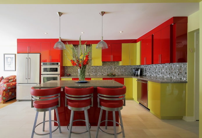 intérieur de cuisine dans des couleurs rouges et vertes
