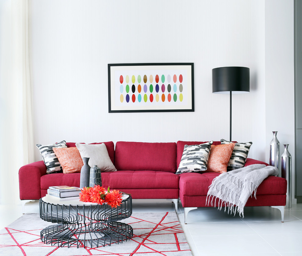 Le canapé d'angle à l'intérieur contribuera à créer du confort dans votre salon