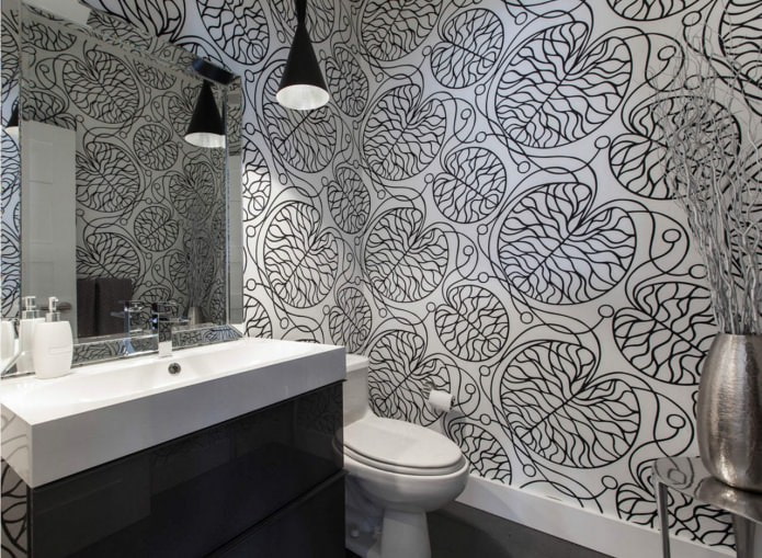 Papier peint autocollant à motif noir et blanc dans la salle de bain