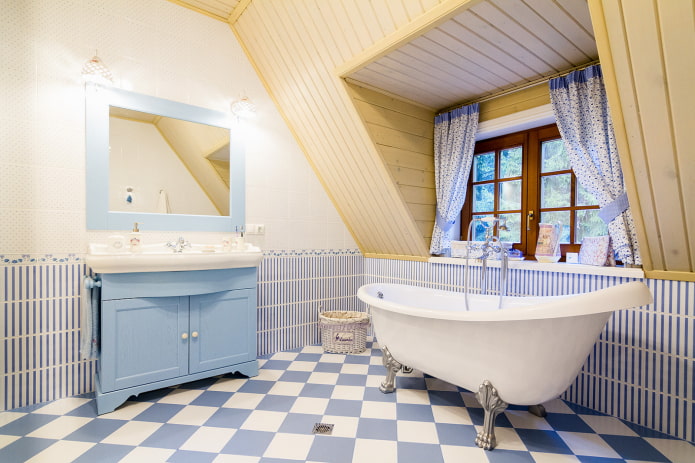 Salle de bain dans une maison de campagne
