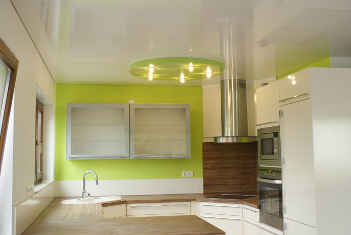design brillant à deux niveaux dans la cuisine