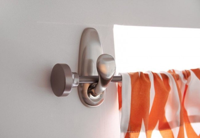 Attacher des rideaux à un cordon est le moyen le plus simple d'attacher des rideaux