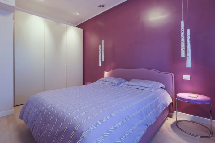 chambre violette minimaliste