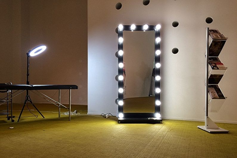 Types de miroirs de maquillage avec lumières - Taille