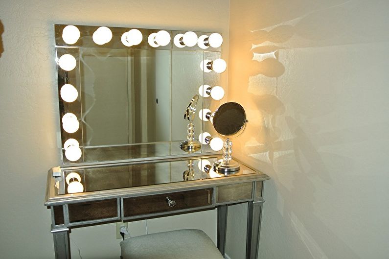Types de miroirs de maquillage avec ampoules - Méthode de placement