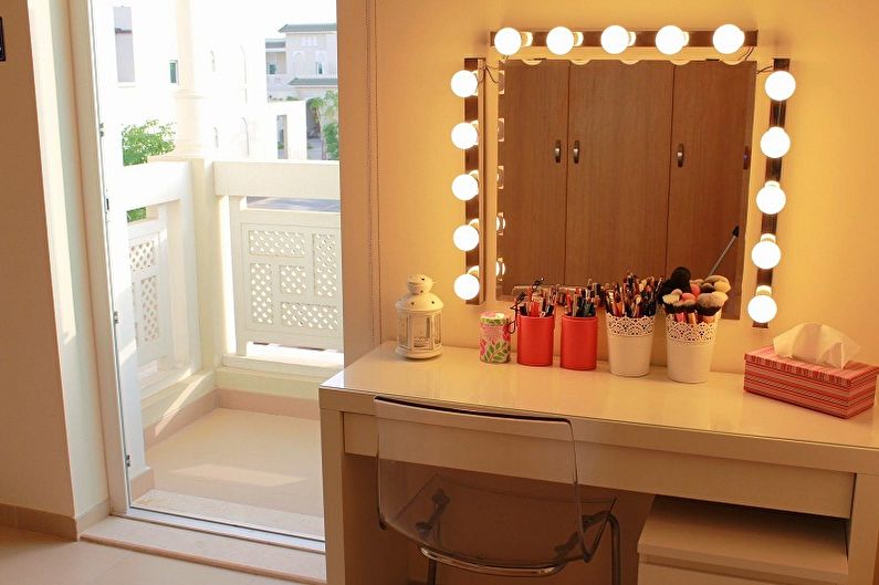 Miroir de maquillage avec ampoules - Caractéristiques et avantages