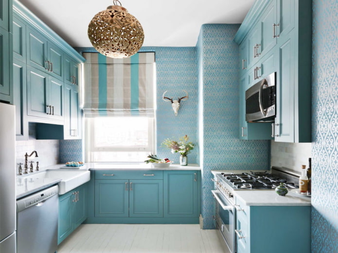 murs bleus à l'intérieur de la cuisine