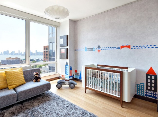 Berceau pour un nouveau-né dans une chambre d'enfant spacieuse de style Art Nouveau