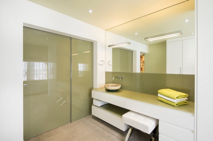 salle de bain moderne blanc et olive