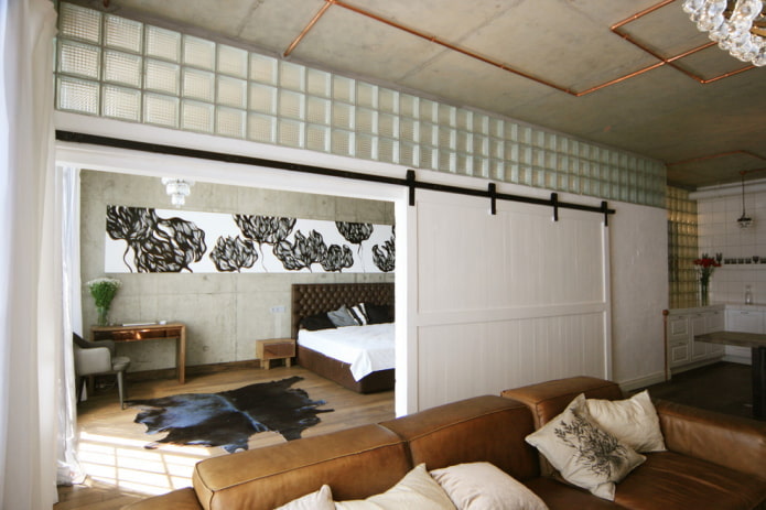 portes de grange dans un intérieur de style loft