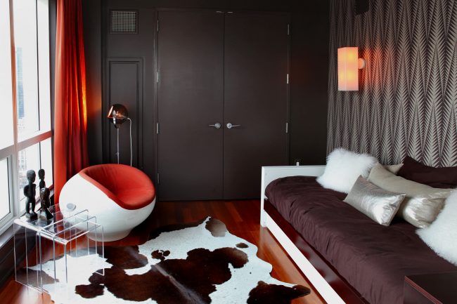Un canapé-lit confortable aidera à unir la chambre et le salon dans une seule pièce
