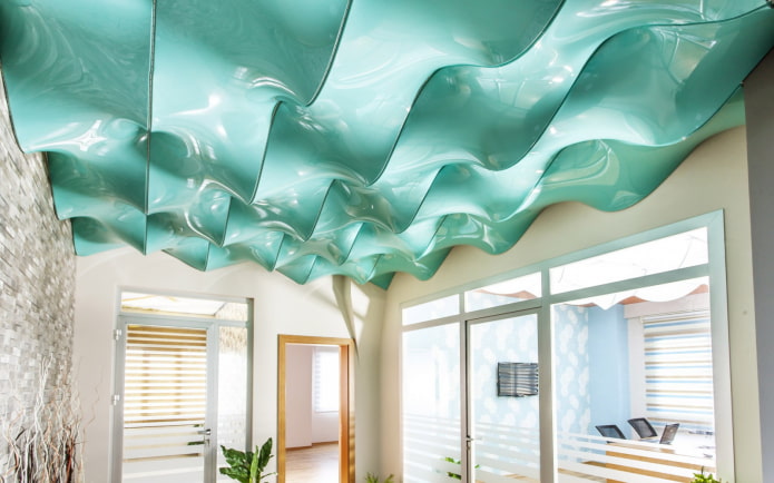 structure de plafond en forme de vague