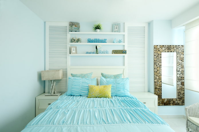 textiles et décoration à l'intérieur de la chambre bleue