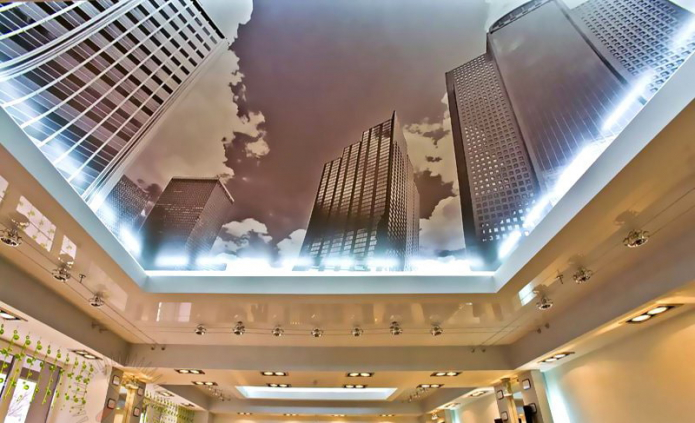 plafond avec panorama sur la ville