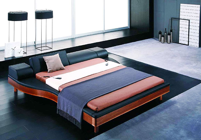 Un lit en bois, réalisé dans un style moderniste, vous permet de parler de votre propriétaire comme d'une personne qui ressent clairement le style moderne