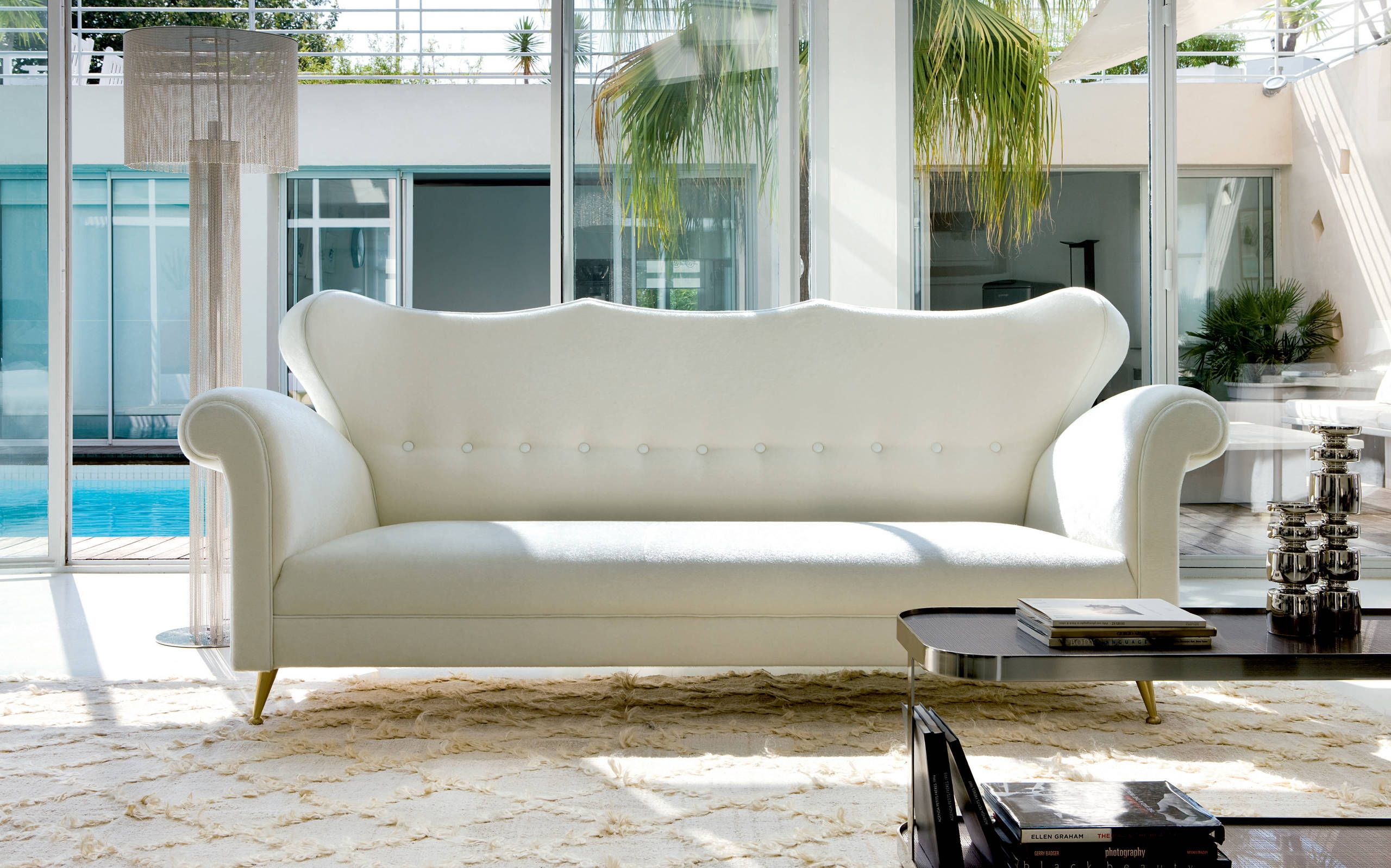 Le secret de la durabilité des meubles réside dans les tissus de haute qualité avec un bon niveau d'abrasion sur l'échelle de Martindale.  De tels meubles peuvent être placés au soleil, dans des chambres d'enfants, dans des couloirs de locaux non résidentiels, etc.
