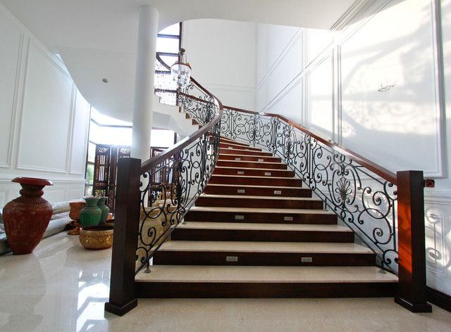 Symétrie qui rend la montée des escaliers beaucoup plus agréable