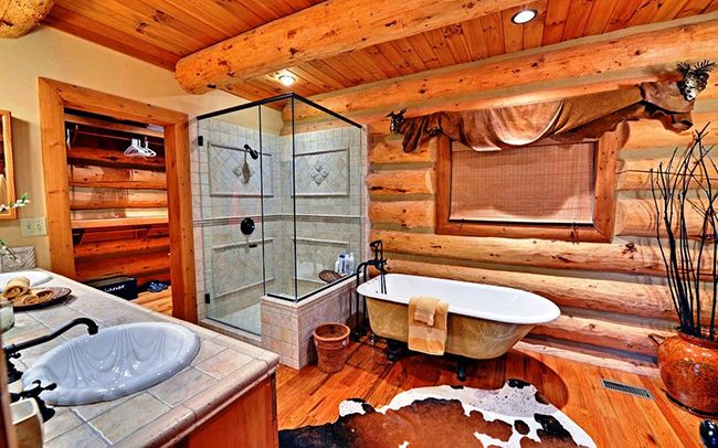 Le style rustique de la salle de bain et la coloration inhabituelle du tapis de bain transformeront les procédures d'eau en un processus fascinant.