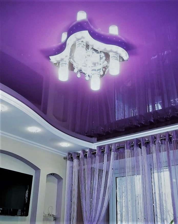 éclairage de plafond à deux niveaux