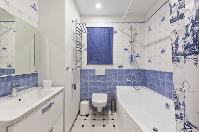 carreaux blancs et bleus à l'intérieur de la salle de bain