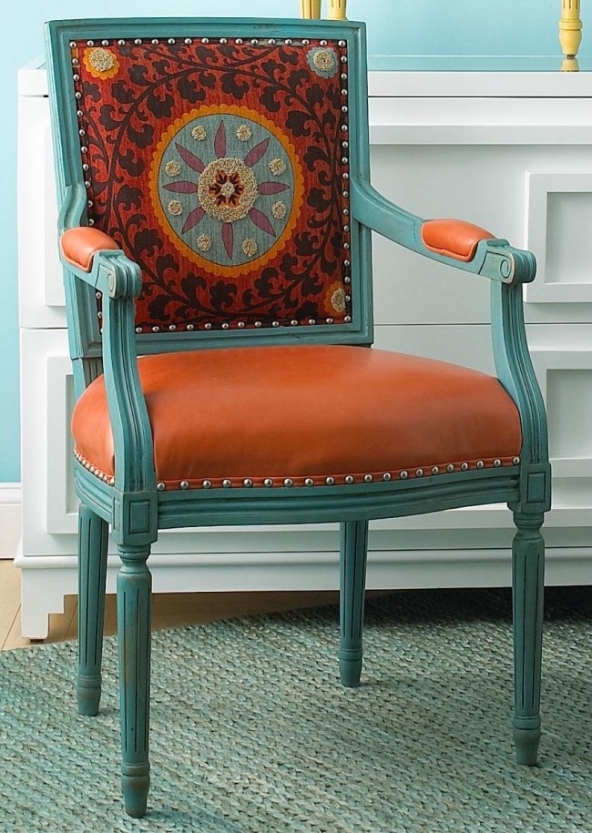 Restauration d'une chaise avec revêtement en cuir