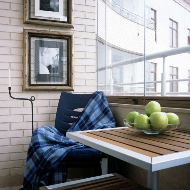 Un balcon isolé confortable sera un endroit idéal pour passer votre temps libre